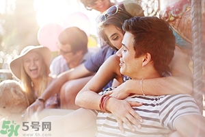 女生喜歡成熟的男生嗎？女生喜歡成熟穩(wěn)重的類型嗎？