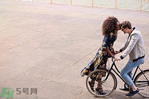 女生喜歡成熟的男生嗎？女生喜歡成熟穩(wěn)重的類型嗎？