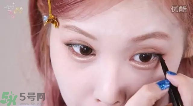 戴眼鏡怎么化妝？眼鏡妝怎么畫