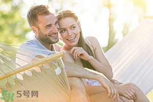 女生喜歡成熟的男生嗎？女生喜歡成熟穩(wěn)重的類型嗎？