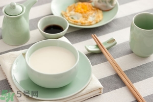 豆奶粉結(jié)塊還能喝嗎？豆奶粉分層還能喝嗎？