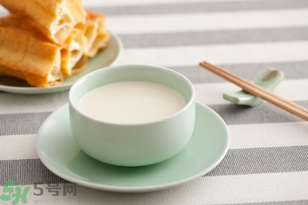 豆奶粉結(jié)塊還能喝嗎？豆奶粉分層還能喝嗎？