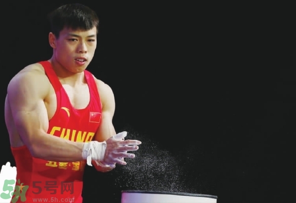 諶利軍舉重棄權(quán) 舉重為什么容易腿抽筋？