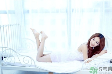 初一女孩能穿情趣內(nèi)衣嗎？初中女生應(yīng)該穿什么內(nèi)衣？