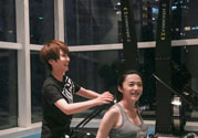 女生去健身房怎么穿衣服？女生去健身房穿什么鞋？