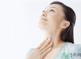 秋季嗓子干癢咳嗽是怎回事？秋季嗓子干癢咳嗽怎么辦？