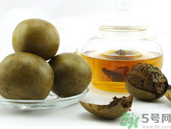 羅漢果可以和菊花一起泡水喝嗎？羅漢果菊花茶的做法及營(yíng)養(yǎng)價(jià)值