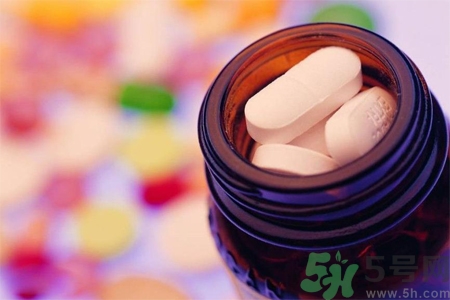 運動員感冒一天吃6片抗生素需要注意什么？抗生素吃多了會怎么樣？