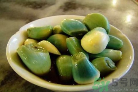  醋泡大蒜對(duì)健康有什么影響？醋泡大蒜的做法是什么？