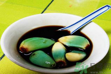 醋泡大蒜對(duì)健康有什么影響？醋泡大蒜的做法是什么？