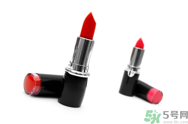 皮膚黑涂什么顏色口紅好看？皮膚白涂什么顏色的口紅？