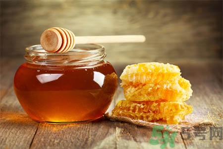 口腔潰瘍可以吃蜂蜜嗎？口腔潰瘍能不能吃蜂蜜？