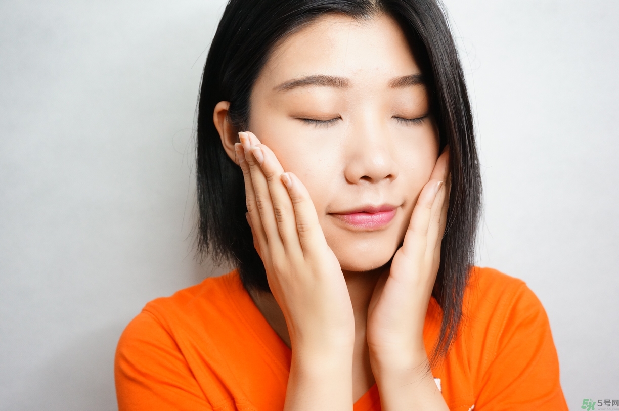 雅詩(shī)蘭黛晶透沁白淡斑精粹水怎么樣？雅詩(shī)蘭黛淡斑水好用嗎？