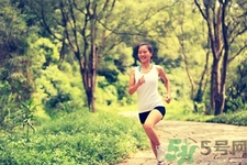 豐胸運(yùn)動(dòng)有什么？哪些運(yùn)動(dòng)可以豐胸？