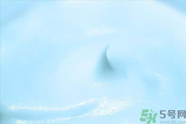 妝前乳可以代替隔離霜嗎？妝前乳可以代替乳液嗎？