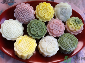 冰皮月餅怎么吃？冰皮月餅怎么吃對身體好