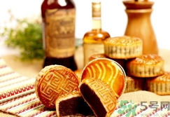 吃月餅可以喝啤酒嗎？吃完月餅可以喝啤酒嗎？