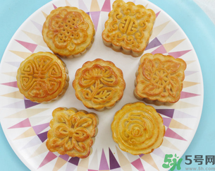 膽結(jié)石可以吃月餅嗎？膽結(jié)石患者吃月餅的危害