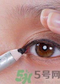 眼線怎么畫好看圖解？單眼皮怎么畫眼線好看？