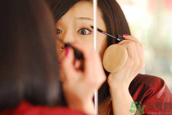 眼影可以當(dāng)眉粉用嗎？眼影可以當(dāng)鼻影用嗎？