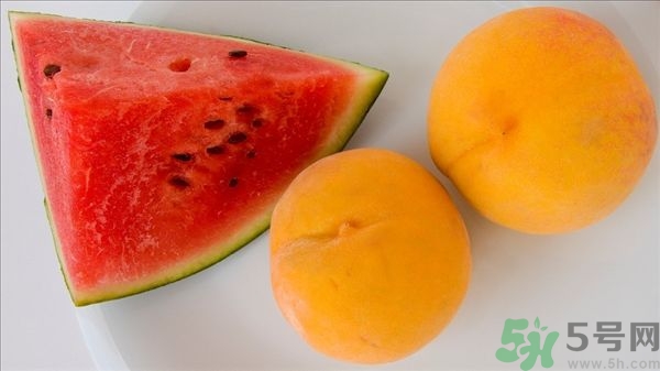 凍成冰的西瓜能吃嗎？吃西瓜拉肚子是怎么回事？