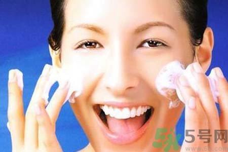 太陽(yáng)穴長(zhǎng)痘是怎么回事？太陽(yáng)穴長(zhǎng)痘的原因是什么？