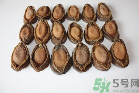 鮑魚的營養(yǎng)價(jià)值有哪些？鮑魚的藥用價(jià)值是什么？