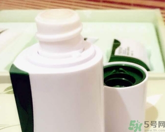 韓后茶蕊嫩白系列適合什么膚質(zhì)？韓后茶蕊baby白適合敏感肌嗎？