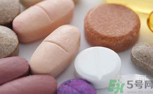鈣片和維生素c可以一起吃嗎？鈣片和維生素一起吃好不好？