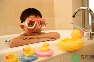 15歲男孩的標(biāo)準(zhǔn)身高應(yīng)該多高？15歲男孩的標(biāo)準(zhǔn)身高體重