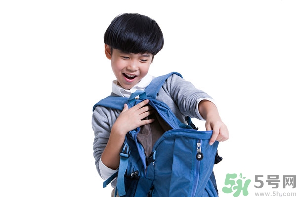 15歲男孩的標(biāo)準(zhǔn)身高應(yīng)該多高？15歲男孩的標(biāo)準(zhǔn)身高體重