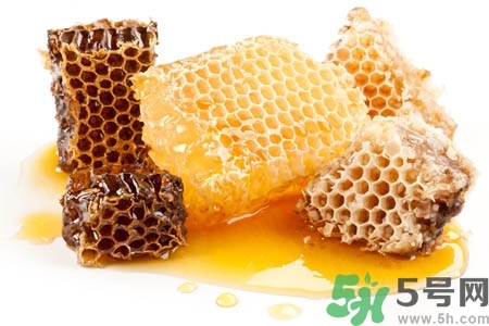 蜂蜜不能和什么一起吃？哪些人不能吃蜂蜜？