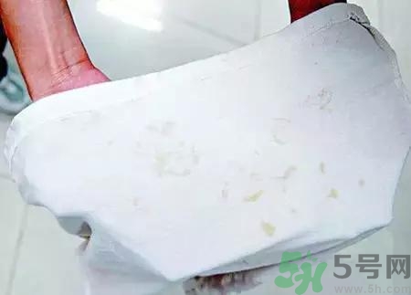 石榴水弄衣服上怎么洗？石榴汁怎么清洗？