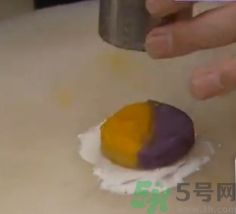 水晶月餅用的什么粉？水晶月餅的做法及配方