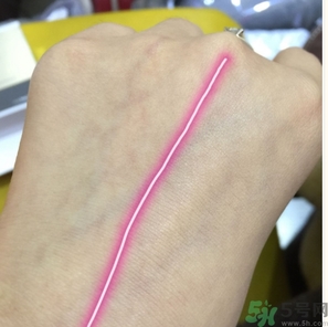 菲詩(shī)小鋪水光無(wú)瑕氣墊修顏乳怎么樣？菲詩(shī)小鋪氣墊cc好用嗎？