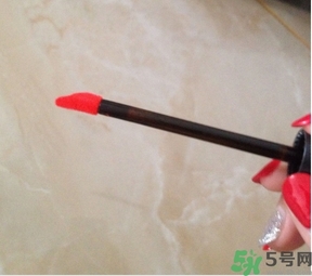菲詩(shī)小鋪水墨絢染水潤(rùn)唇彩怎么樣？菲詩(shī)小鋪唇彩好用嗎？
