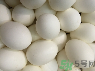 蘋(píng)果和鵝蛋能一起吃嗎?蘋(píng)果和鵝蛋一起吃好嗎
