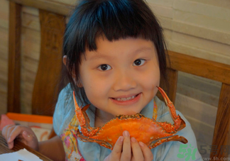 小孩吃螃蟹過敏怎么辦？小孩吃螃蟹過敏癥狀