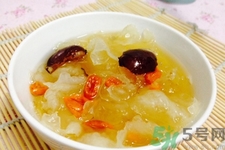 秋季吃什么滋陰潤(rùn)肺？秋季女人養(yǎng)生滋陰潤(rùn)肺湯譜