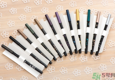 solone眼線筆怎么削？怎么推出來？