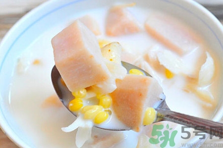吃芋頭可以喝牛奶嗎？吃芋頭喝牛?奶有什么好處？