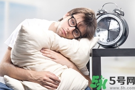 下午犯困怎么辦？犯困按摩什么穴位效果最快？