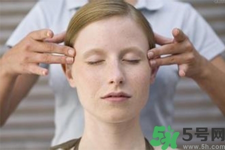 下午犯困怎么辦？犯困按摩什么穴位效果最快？