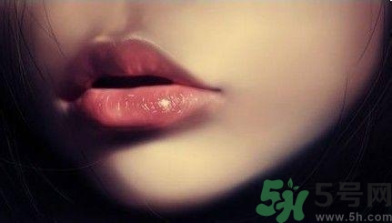 孕婦嘴唇干裂脫皮怎么回事？孕婦嘴唇干裂脫皮是缺什么