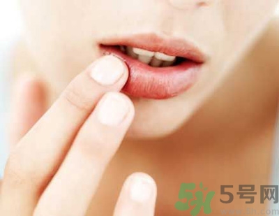 孕婦嘴唇干裂脫皮怎么回事？孕婦嘴唇干裂脫皮是缺什么