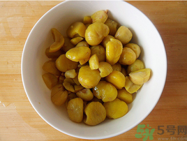 熟板栗怎么去皮最快？煮熟板栗怎么去皮？