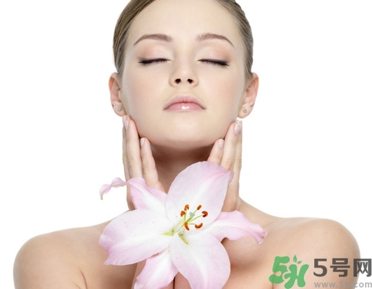夏天曬黑了多久恢復(fù)？夏天曬黑了怎么白回來(lái)？