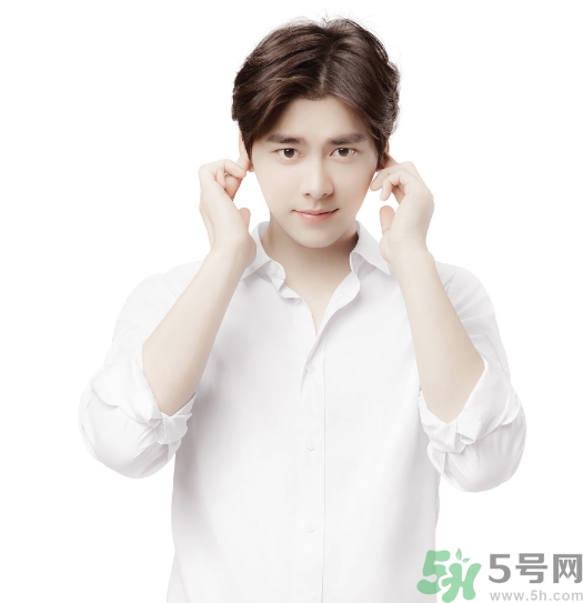 結(jié)婚可以穿白色襯衫嗎？結(jié)婚可以穿藍(lán)色西裝嗎？