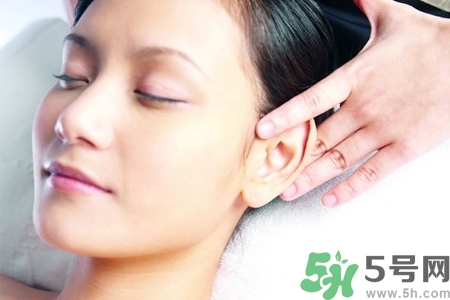在耳骨上打耳洞疼嗎？耳骨上打耳洞是什么感覺(jué)？