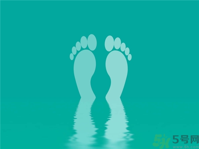 腳拇指外翻遺傳嗎？腳拇指外翻怎么矯正？